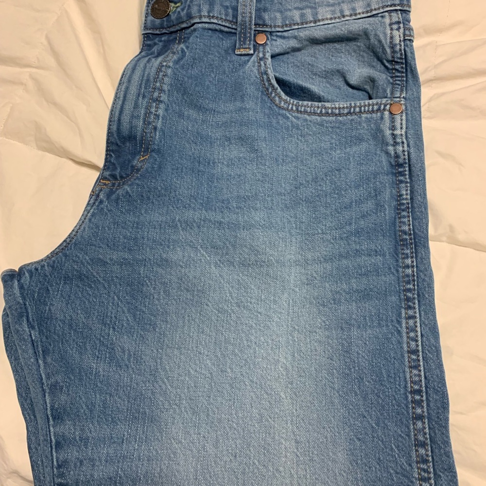 Men’s Wrangler Retro faded blue jeans.